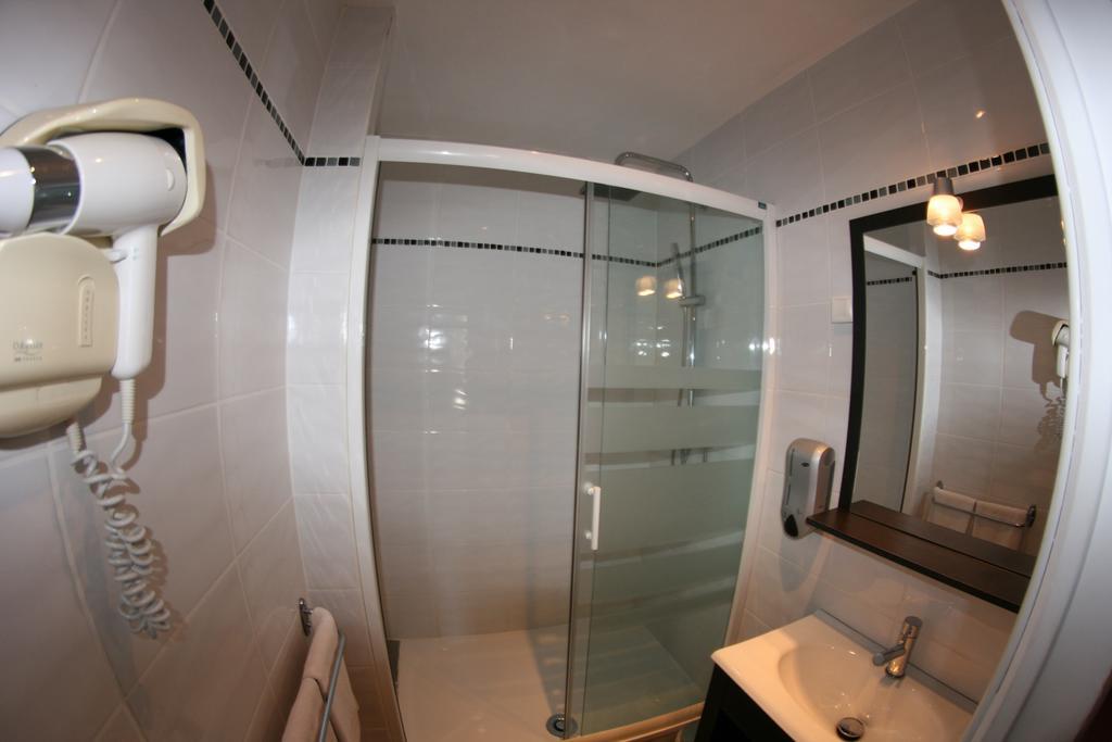 Logis Hotel Galland Lapalisse Quarto foto