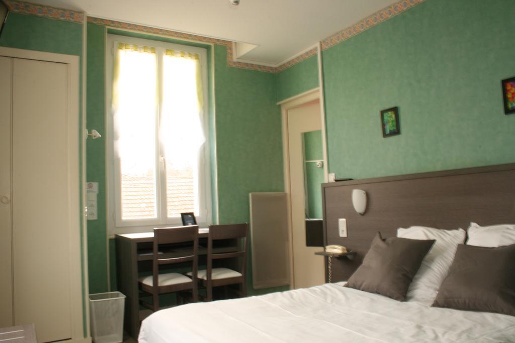 Logis Hotel Galland Lapalisse Exterior foto